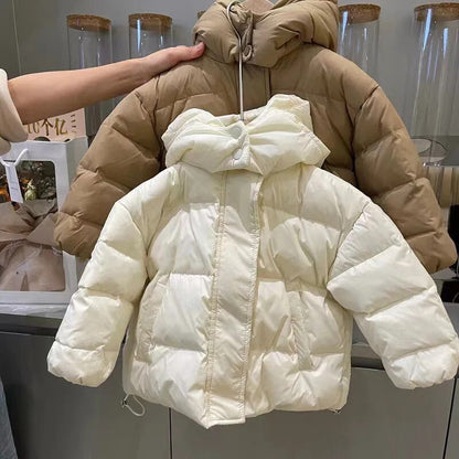 Een van onze Fijne Koreaanse Winter Kinderjassen, een stijlvolle en functionele keuze om je kinderen warm te houden tijdens de koude wintermaanden.